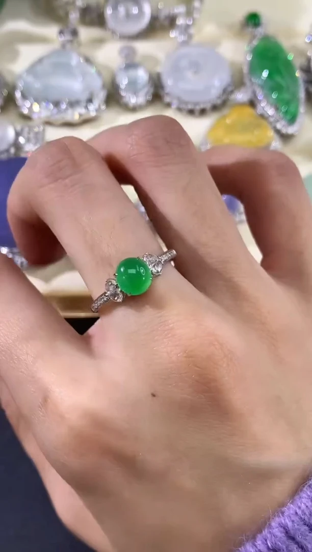 18K金镶嵌戒指翡翠A35多样性发其一