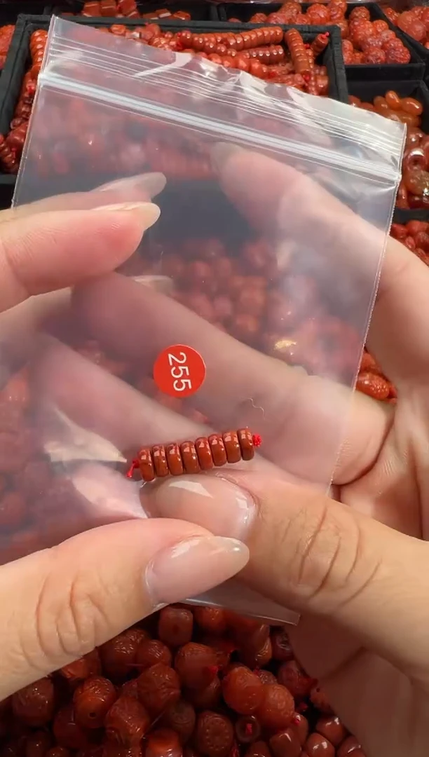 南红玛瑙未镶嵌颈饰1
