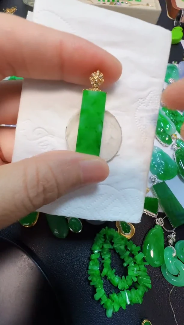 吊坠(不含链)18K金镶嵌翡翠3980