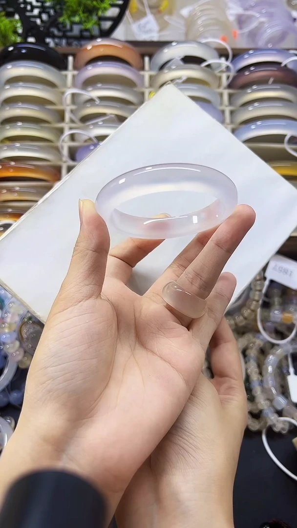 手镯玛瑙/玉髓未镶嵌53.7圈口冷白蓝放漏