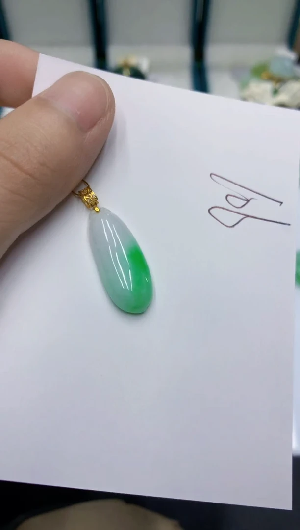颈饰18K金镶嵌翡翠翡翠