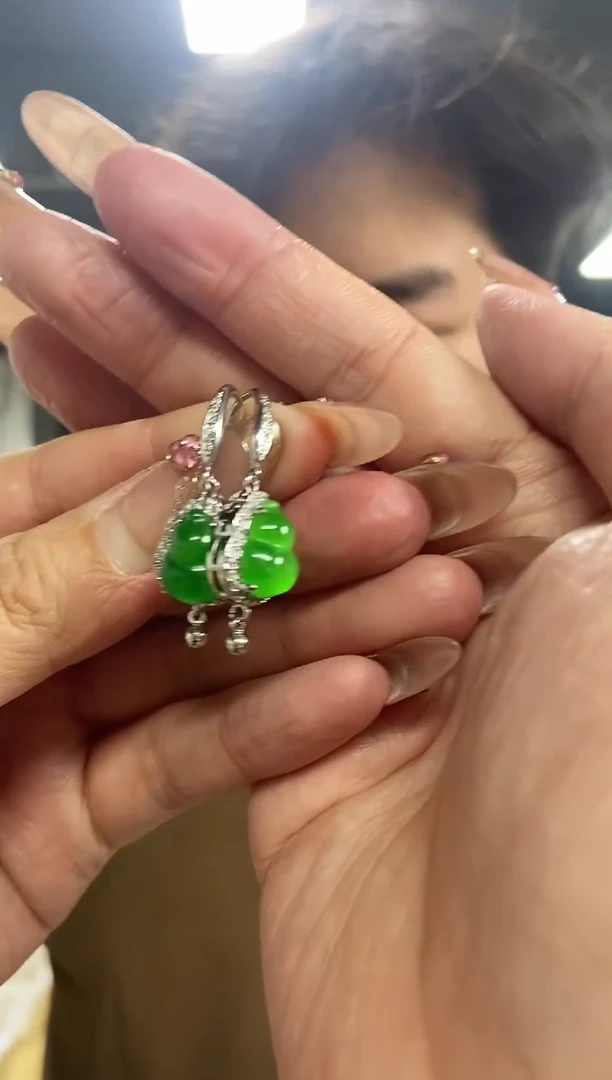 【闪购商品】翡翠耳饰未镶嵌多样性发其一颜色微差