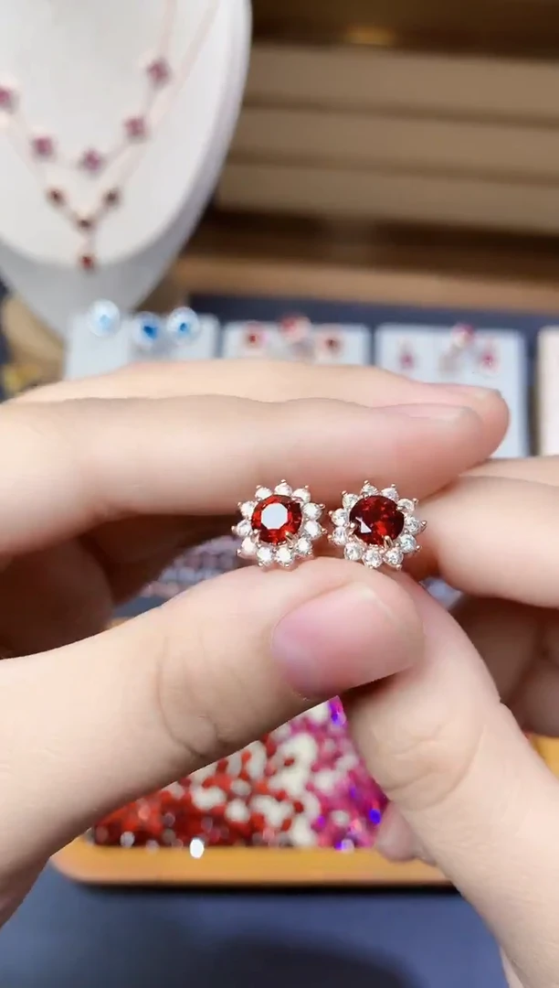 银S925镶嵌耳钉石榴石天然