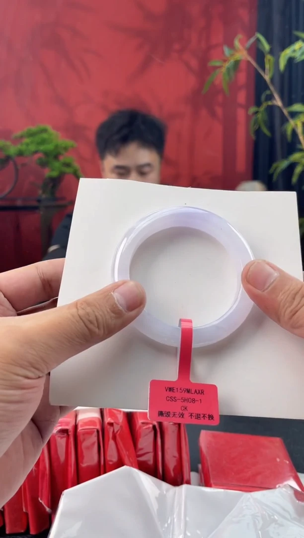 翡翠手镯未镶嵌2