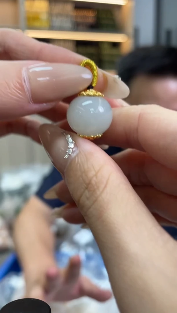 和田玉18K金镶嵌颈饰多样性发一件