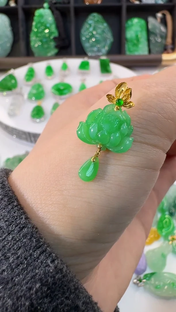 颈饰18K金镶嵌翡翠缅甸A货翡翠