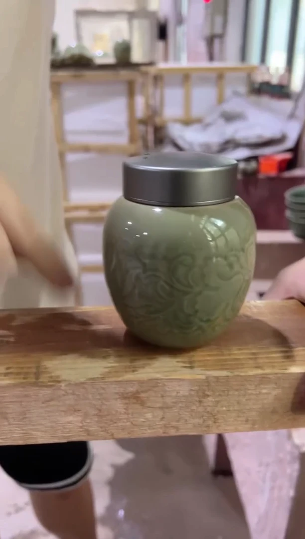 微瑕耀州窑锡盖茶叶罐