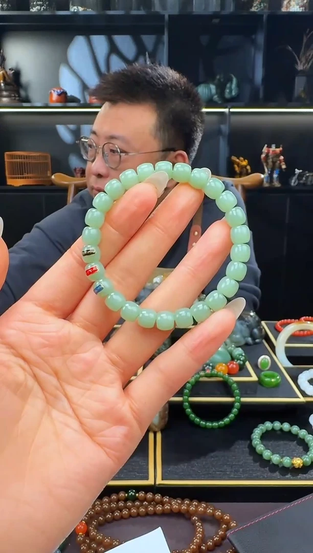 颈饰未镶嵌和田玉8mm粉青极致手串