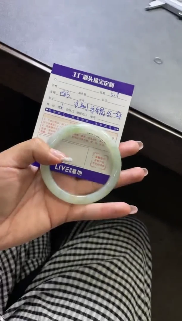 翡翠手镯未镶嵌发一件