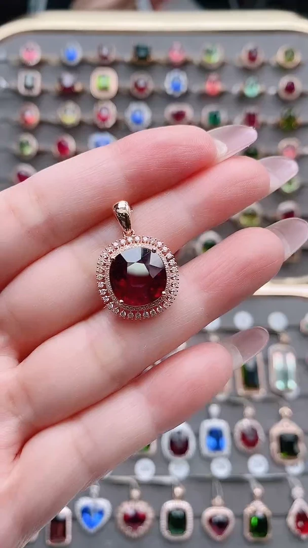 18K金镶嵌吊坠(不含链)碧玺6.3克拉