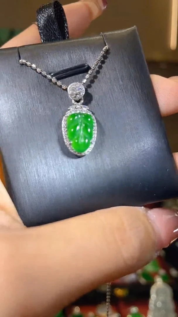 【闪购商品】翡翠吊坠(不含链)银S925镶嵌天然翡翠A货