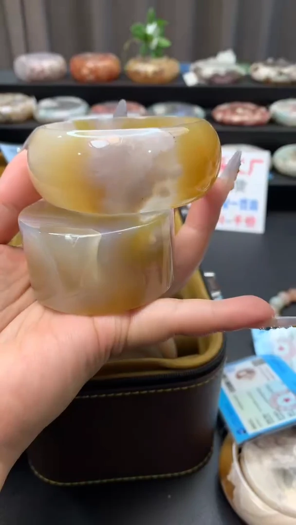 未镶嵌手镯石英质玉（59圈口）赠送镯心