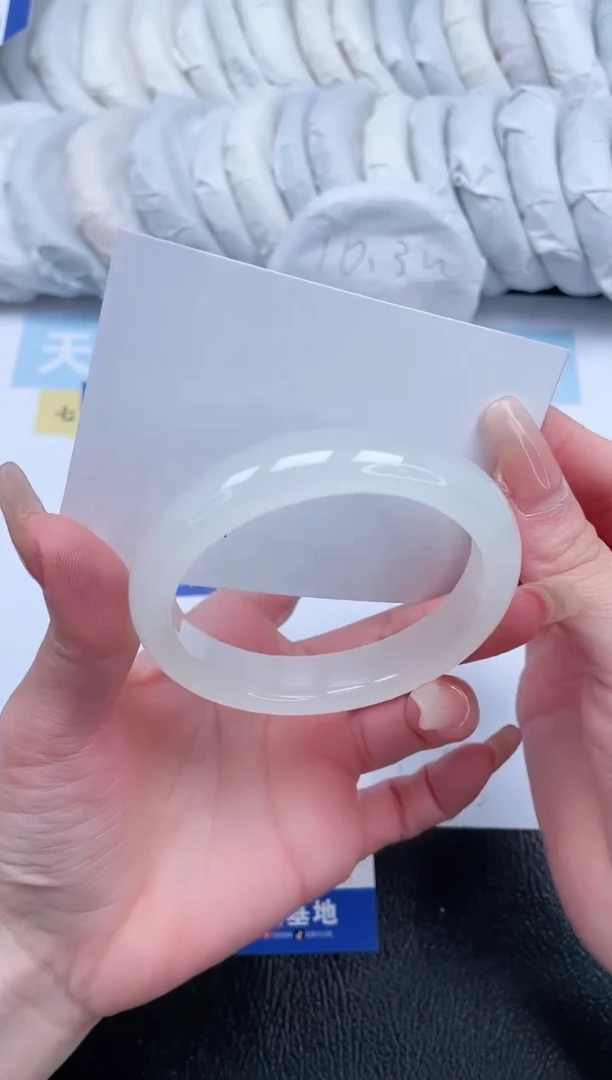 【闪购商品】石英质玉手镯未镶嵌T261-58