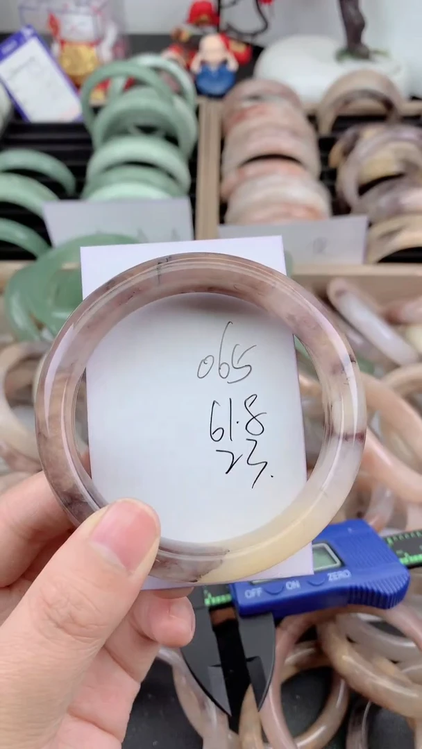 未镶嵌手镯石英质玉065