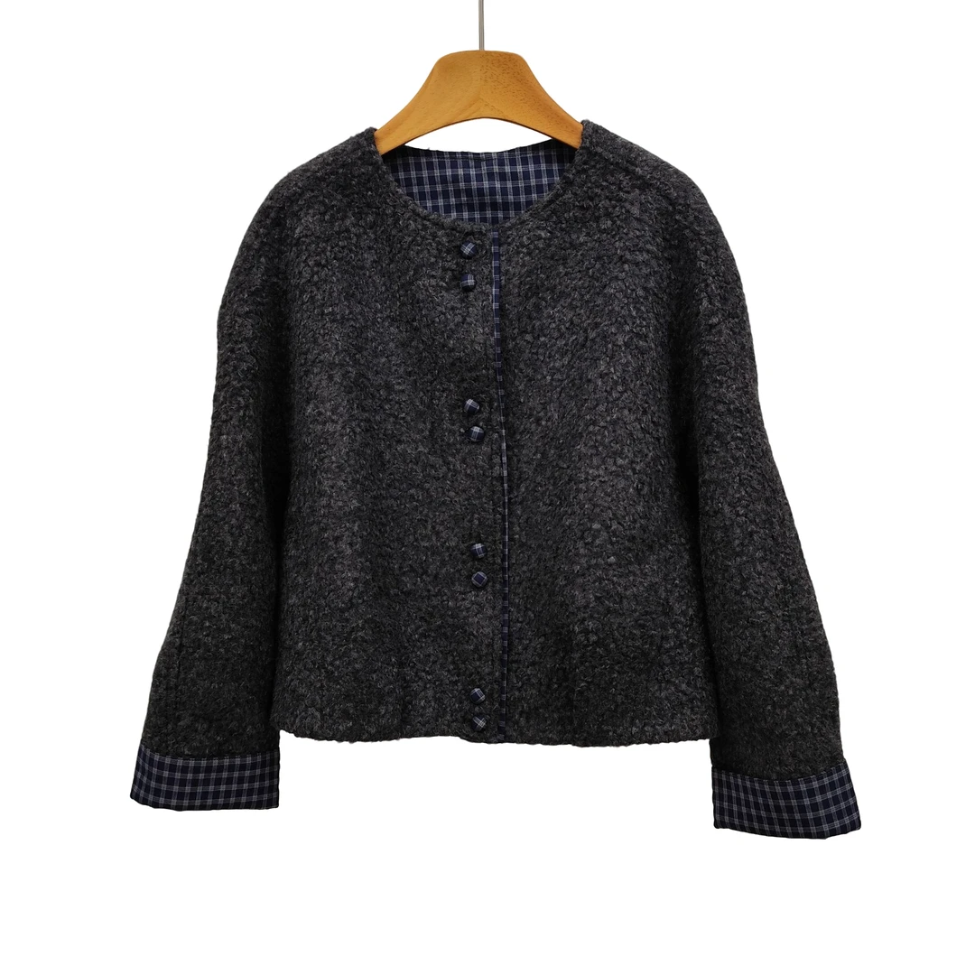 YITONG/倚桐2025冬季时尚气质排扣短款小香风外套（W5B11556）