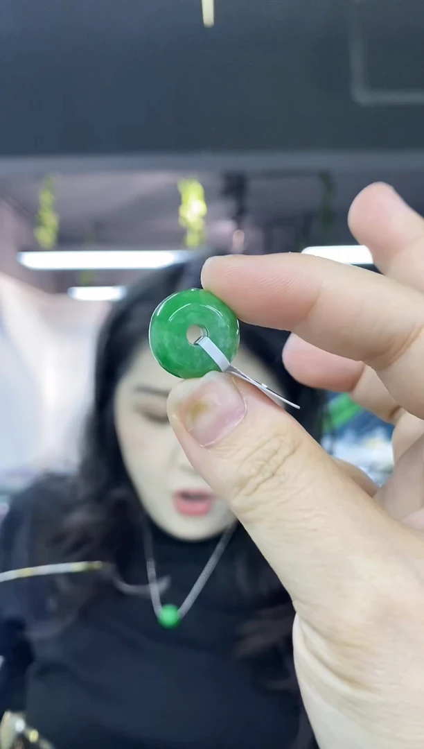 吊坠(赠链)未镶嵌翡翠多样性发其一颜色微差