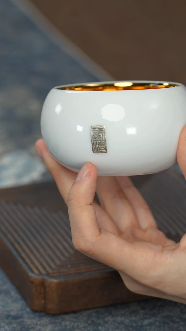 【鎏金羊脂玉罗汉杯（龙）】【蓝12西泠礼盒】