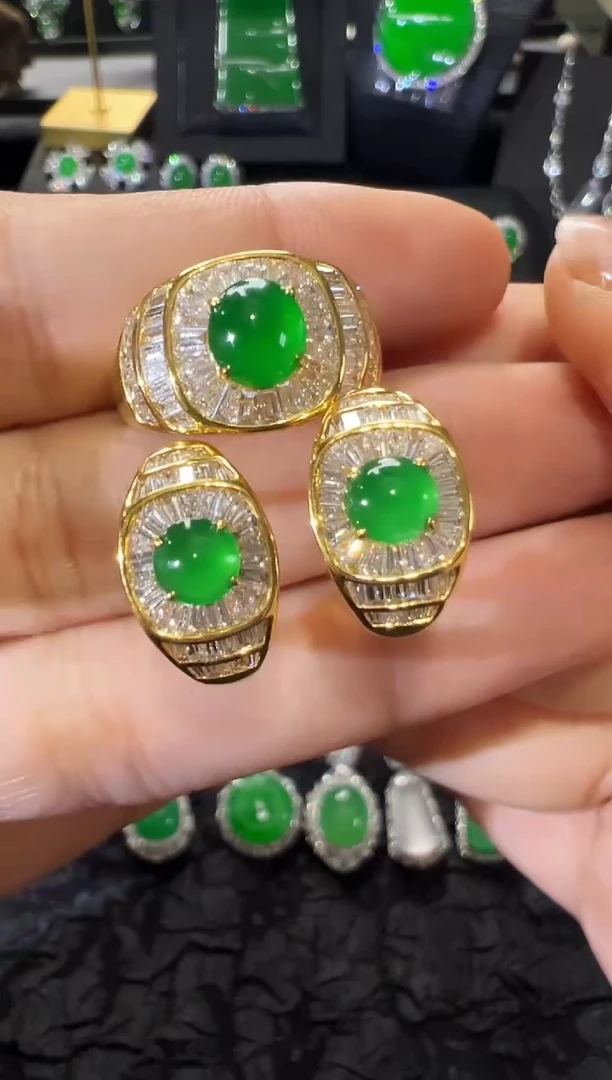 18K金镶嵌戒指翡翠高冰黄阳绿蛋面套装