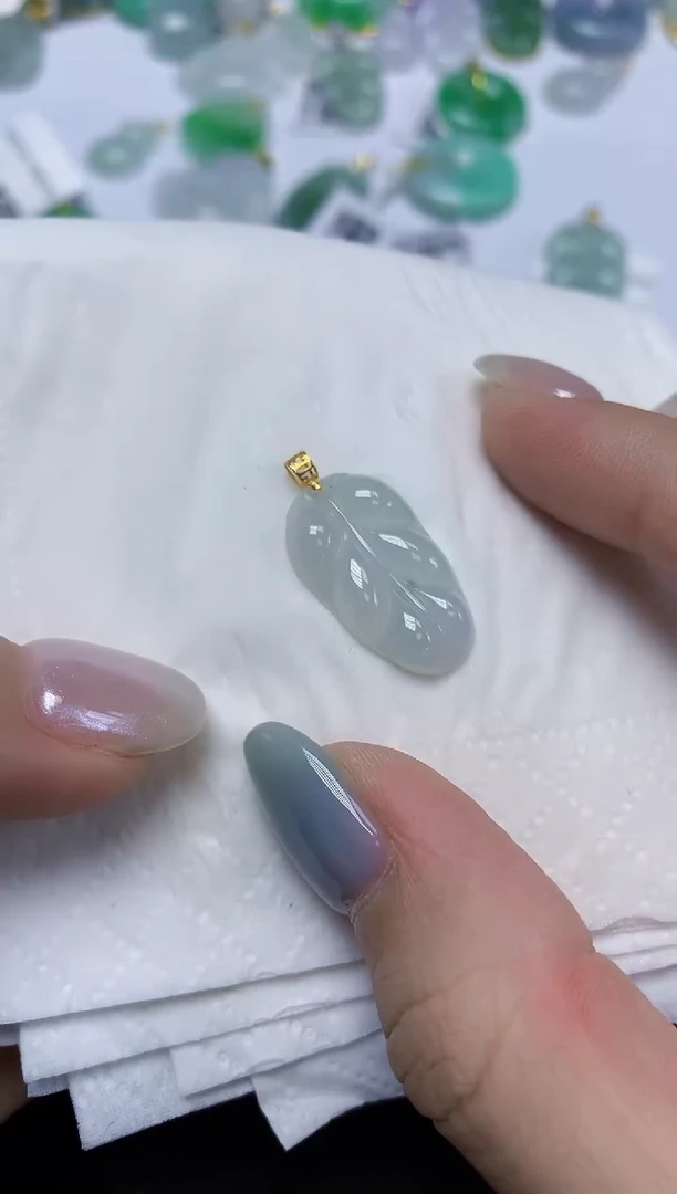 翡翠18K金镶嵌颈饰天然缅甸翡翠A货