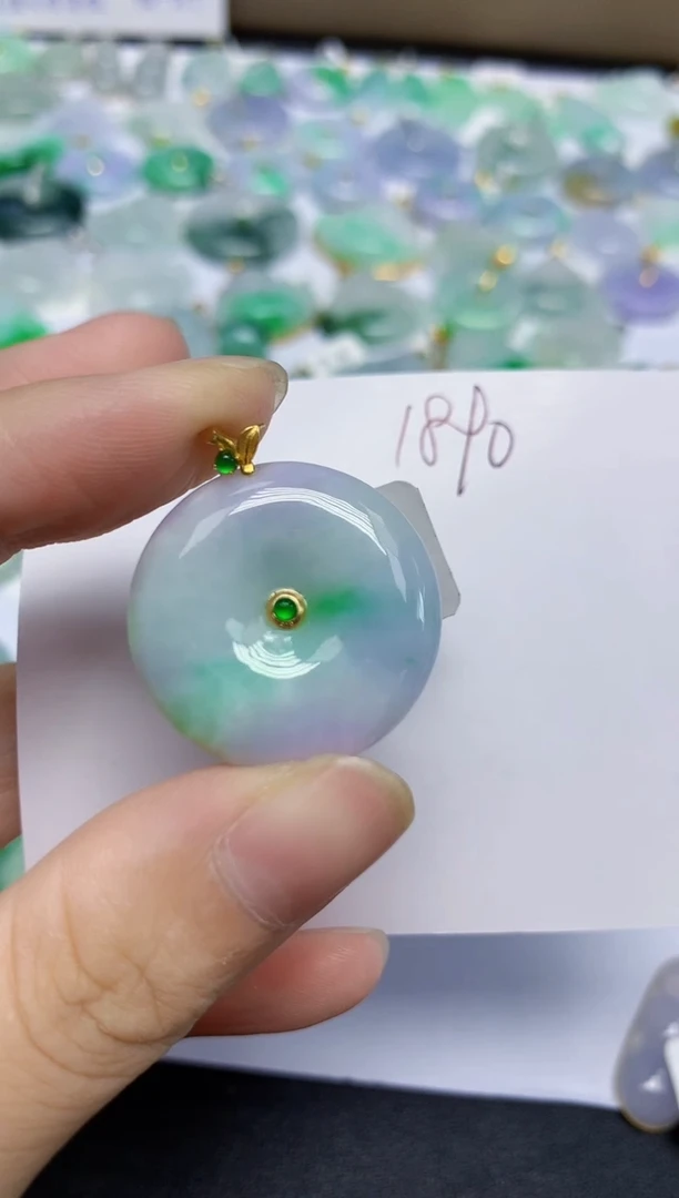 翡翠18K金镶嵌颈饰11111111111