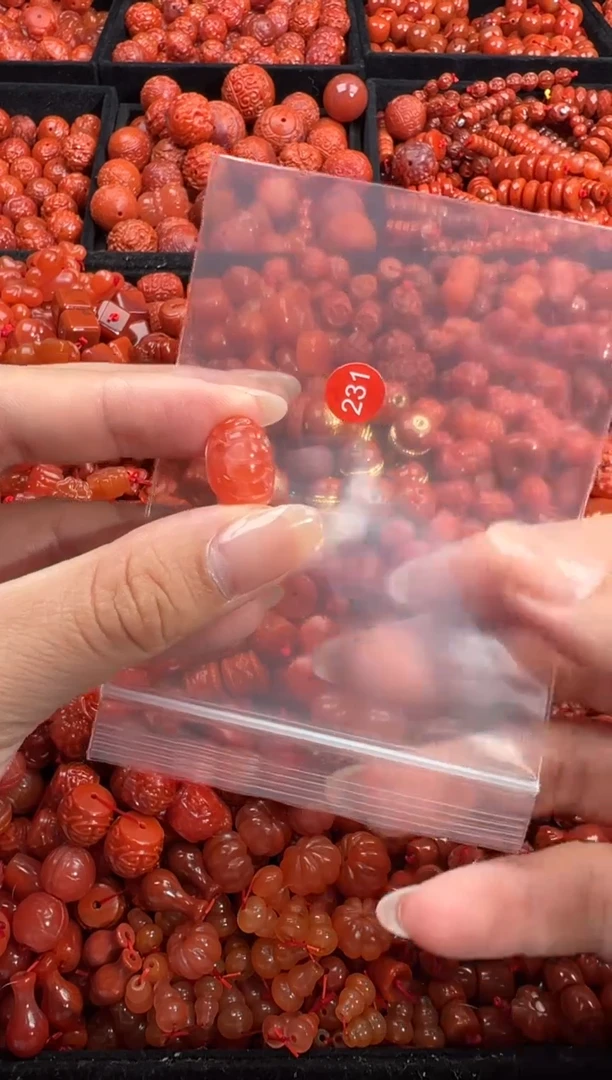 南红玛瑙未镶嵌颈饰1