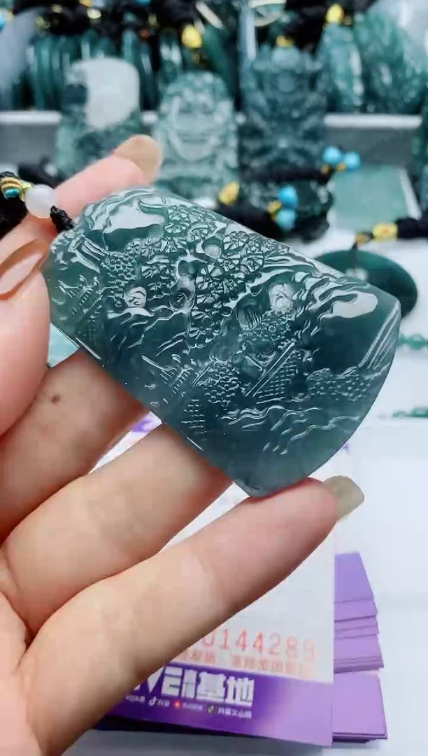 颈饰未镶嵌翡翠