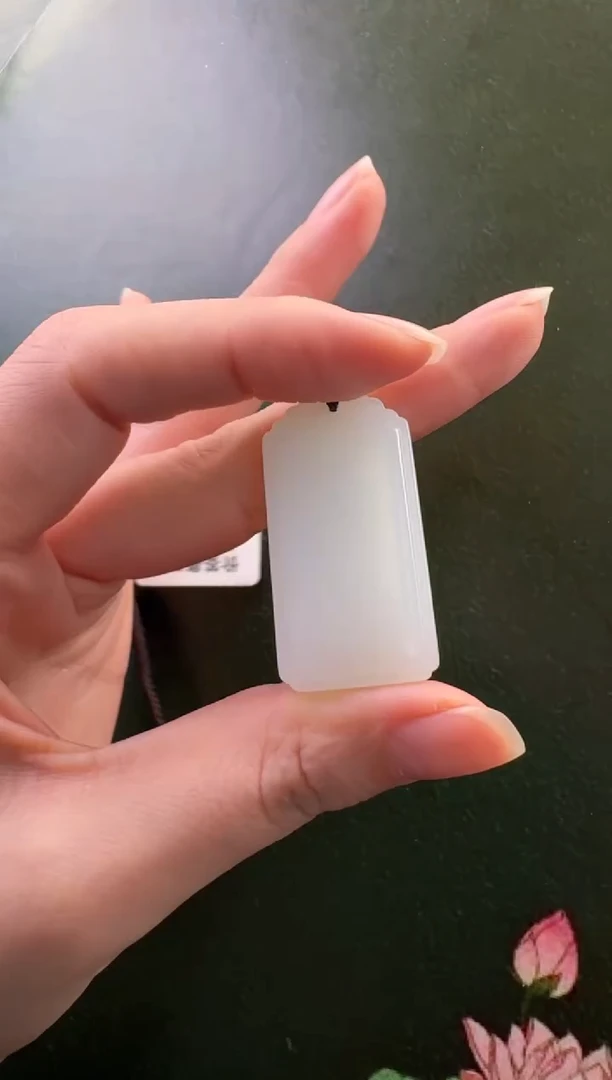 颈饰未镶嵌和田玉吊坠