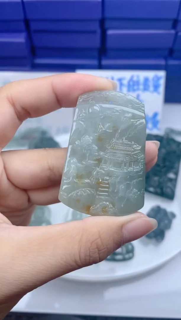 翡翠未镶嵌颈饰