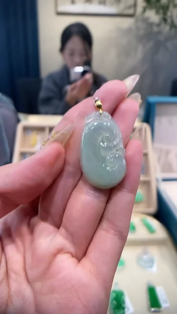 【闪购商品】翡翠吊坠(不含链)18K金镶嵌如意