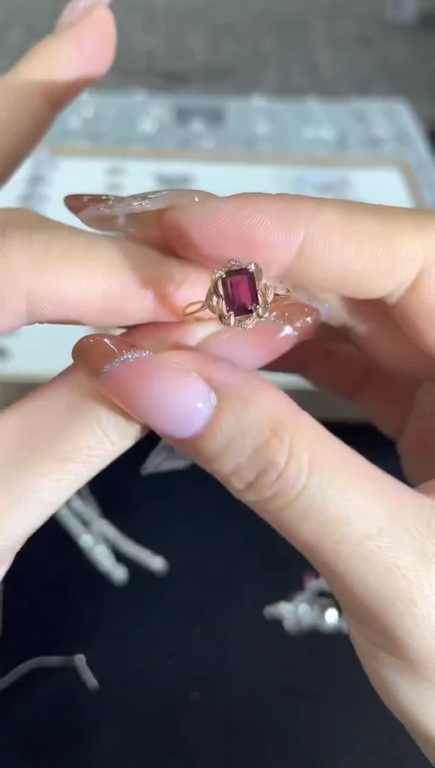 18K金镶嵌戒指碧玺戒指