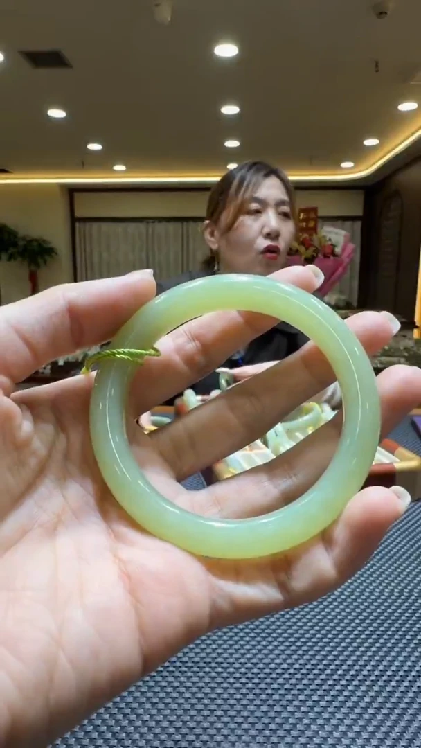 颈饰未镶嵌和田玉手镯56+