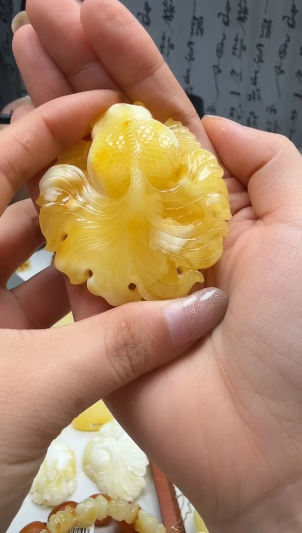 裸石琥珀未镶嵌如图