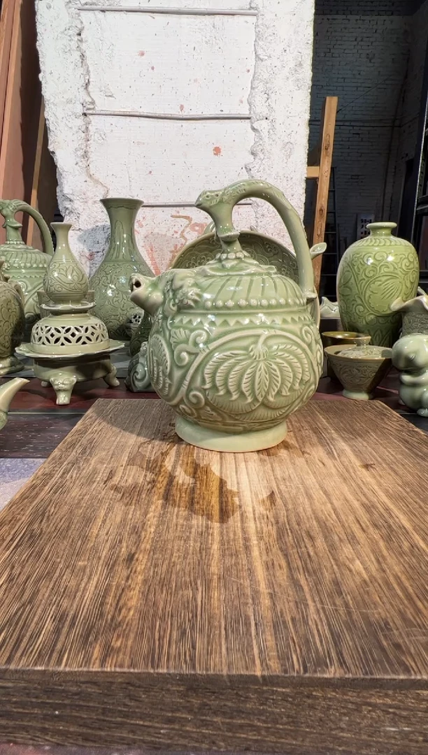 微瑕耀州窑倒流壶