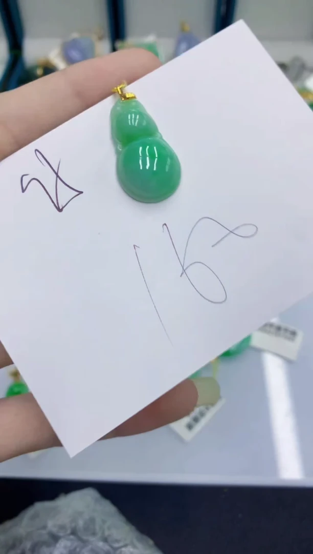 翡翠18K金镶嵌颈饰翡翠