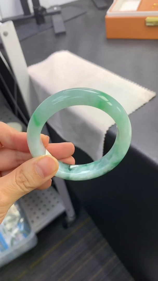 未镶嵌手镯翡翠退货需手镯吊牌标签完好