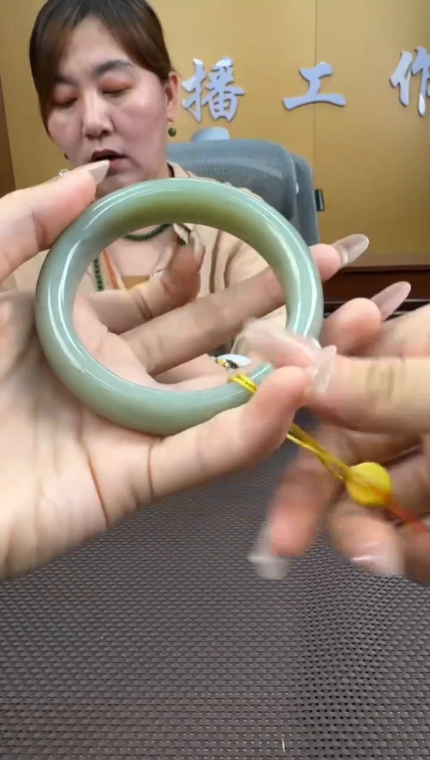 【闪购商品】和田玉手镯未镶嵌63