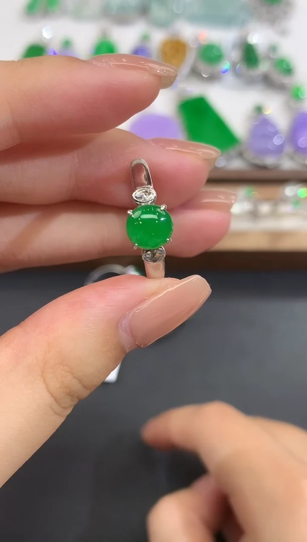 颈饰18K金镶嵌翡翠26-戒指