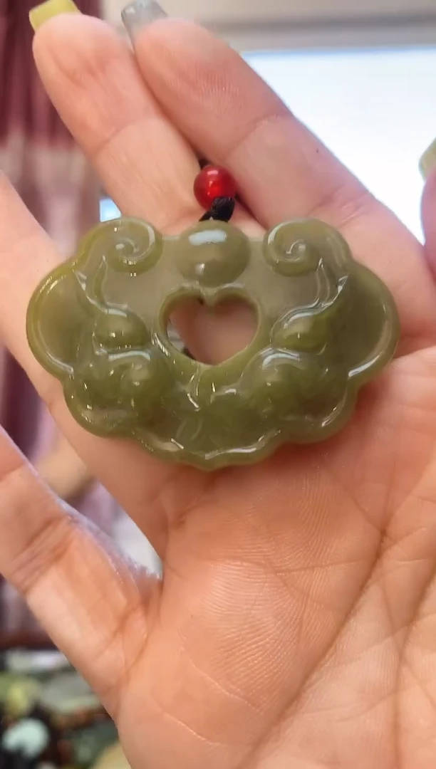 未镶嵌岫玉吊坠