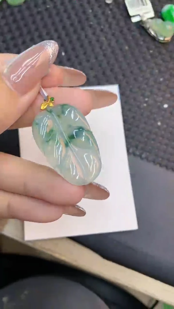 颈饰18K金镶嵌翡翠1