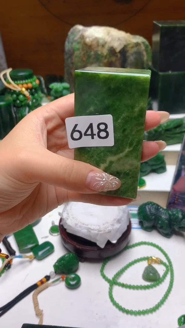 未镶嵌和田玉（碧玉）珠宝半成品有暇