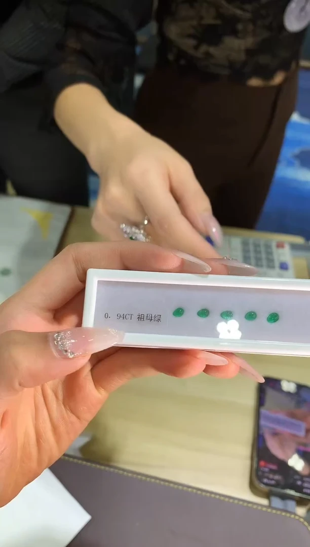 【闪购商品】祖母绿裸石未镶嵌FL027  0.94ct一盒发货