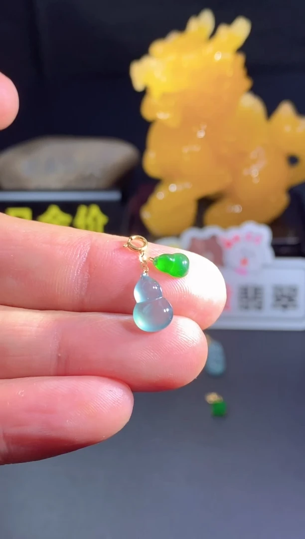 翡翠18K金镶嵌颈饰