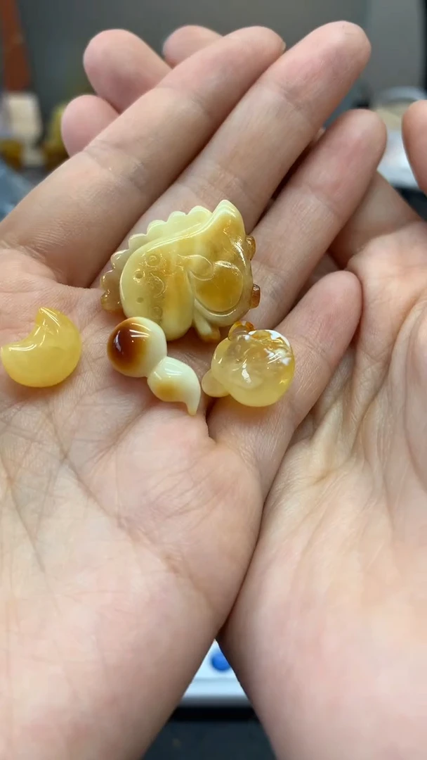 未镶嵌琥珀珠宝奇石1515）一单