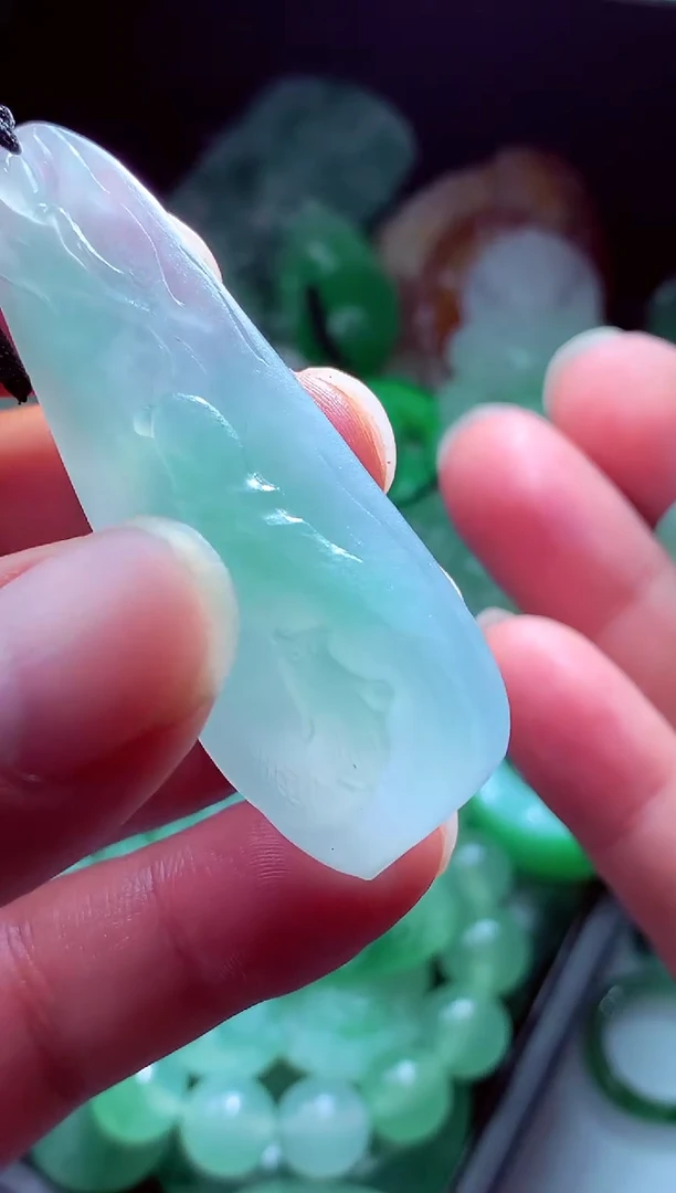 未镶嵌定制翡翠有***?翡翠毛货定制