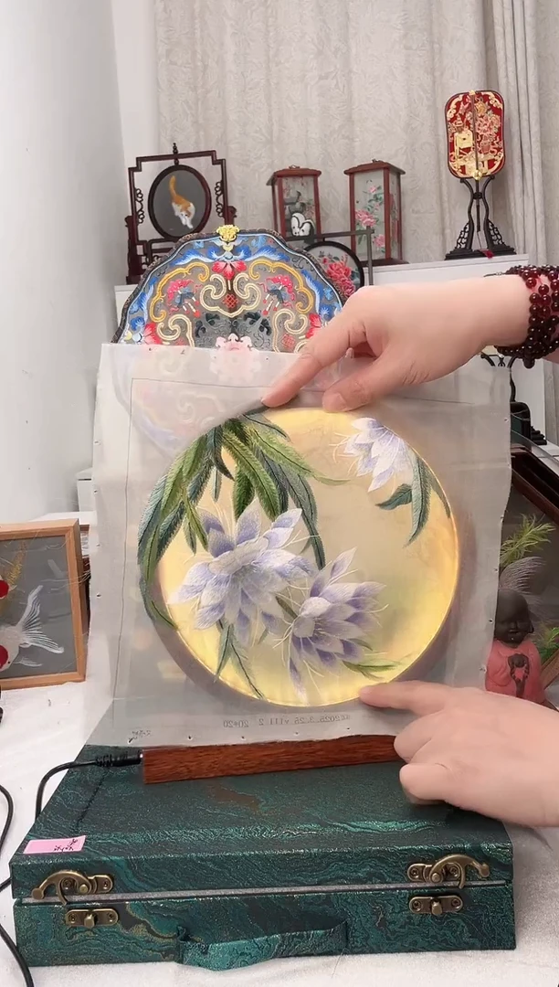 扇子苏绣作品手工摆台