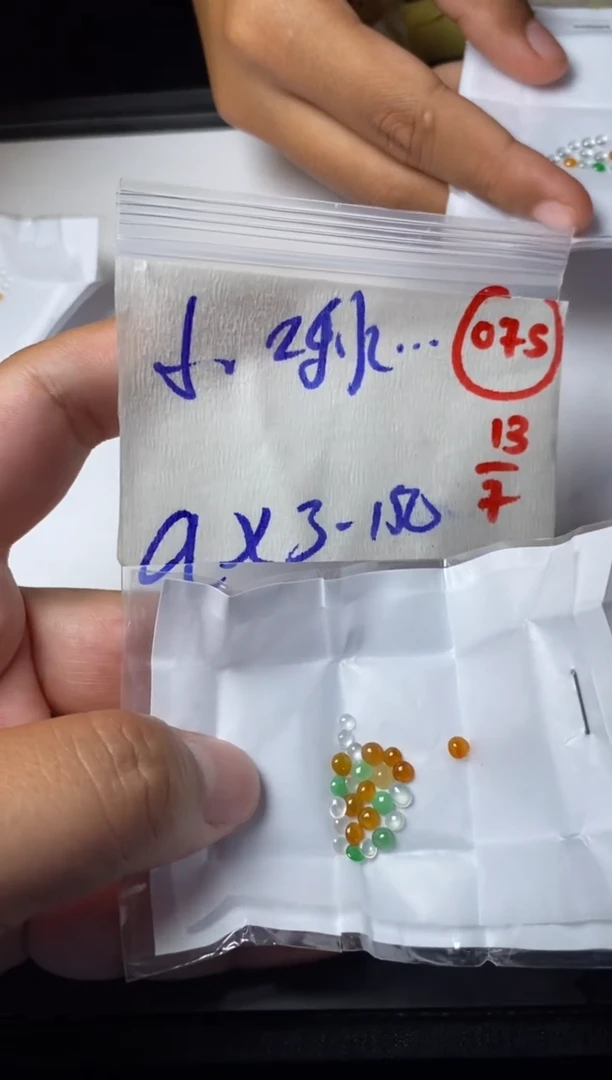 定制翡翠未镶嵌小**?缅甸天然翡翠A货75