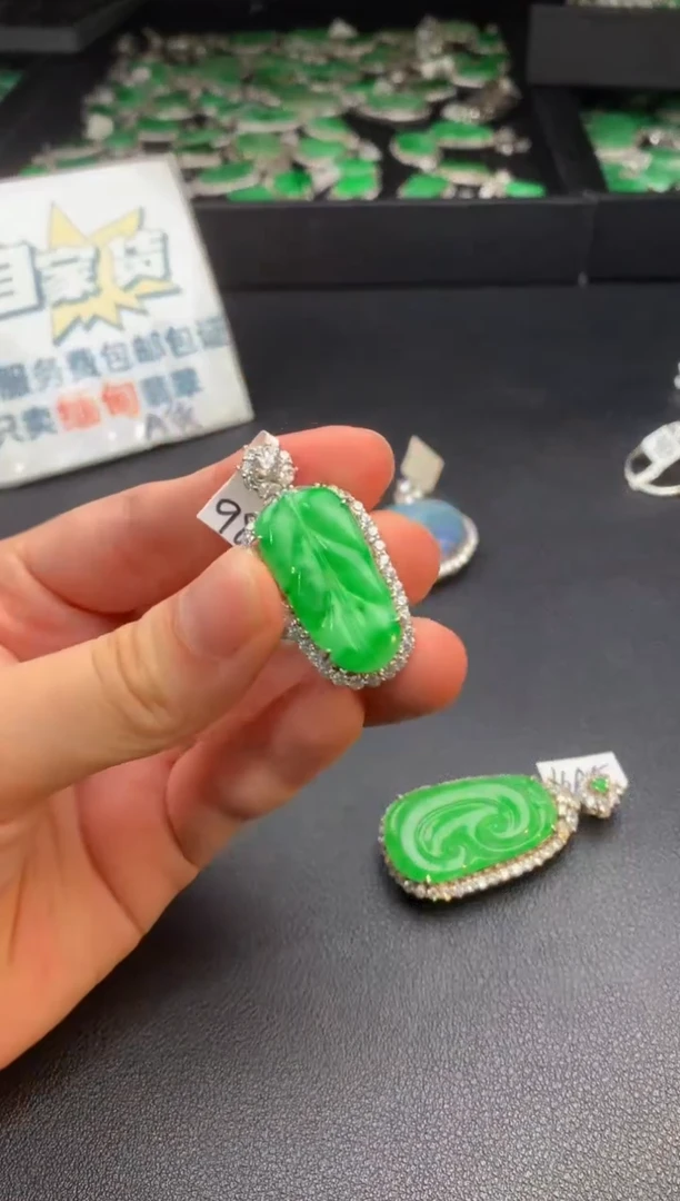 翡翠银S925镶嵌颈饰翡翠