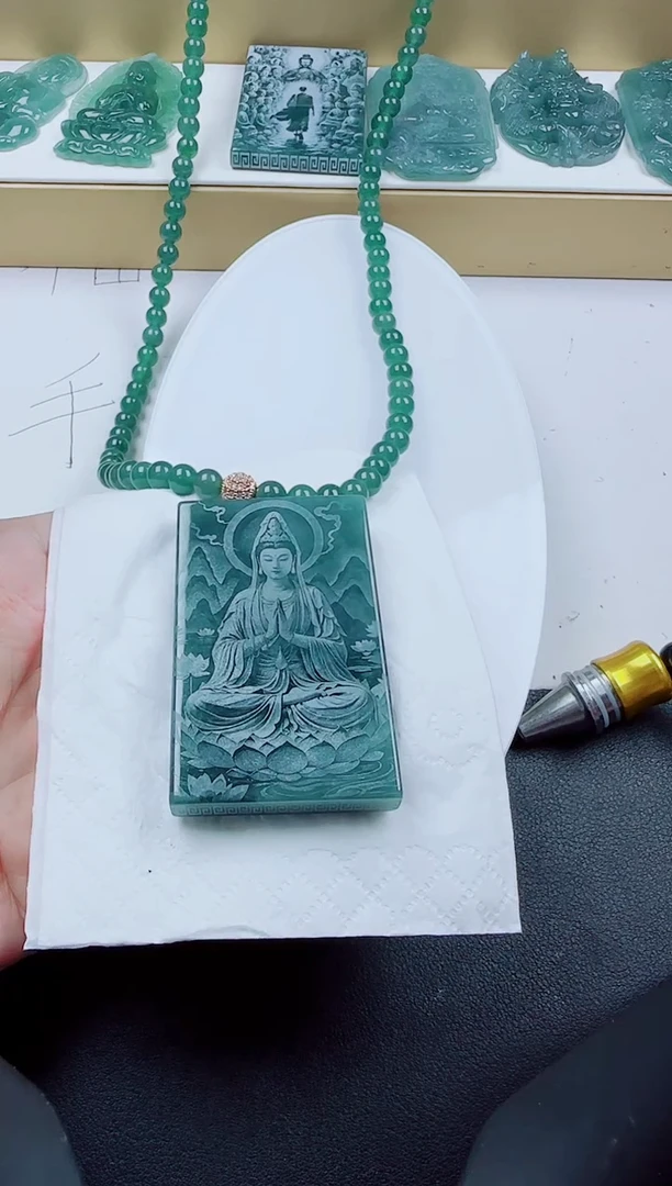 颈饰未镶嵌翡翠方观音