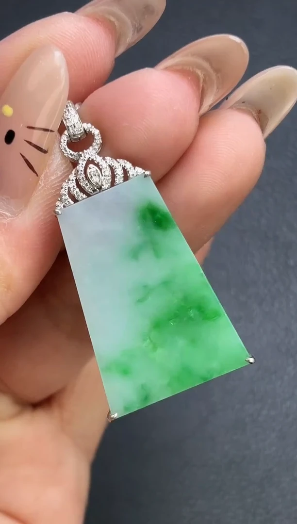 颈饰18K金镶嵌翡翠无事牌