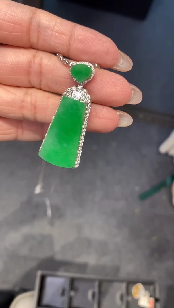 吊坠(不含链)18K金镶嵌翡翠无事牌